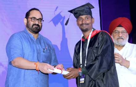 Mahesh Guptha receiving the certificate